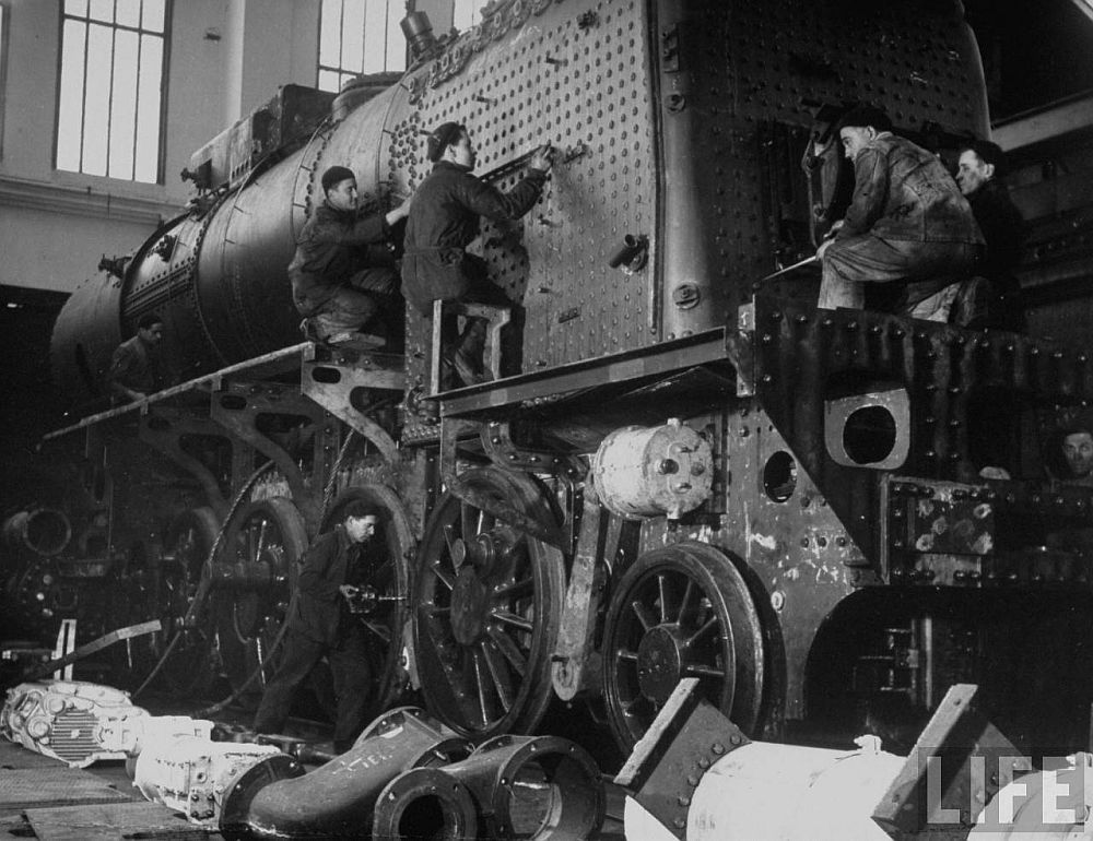Locomotiva Malaxa pe linia de asamblare